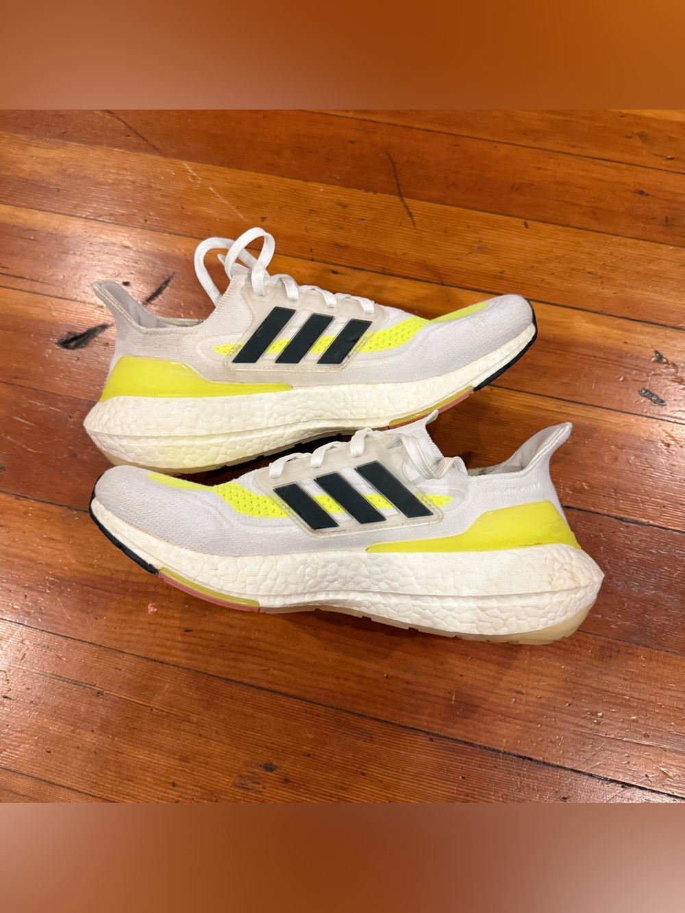 👟✨Women’s Adidas Ultraboost 21 size US 9